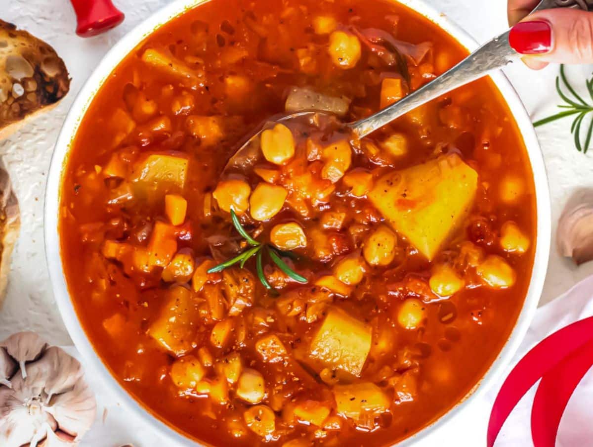 High-Fiber & Flavorful: The Ultimate One-Pot Chickpea Soup